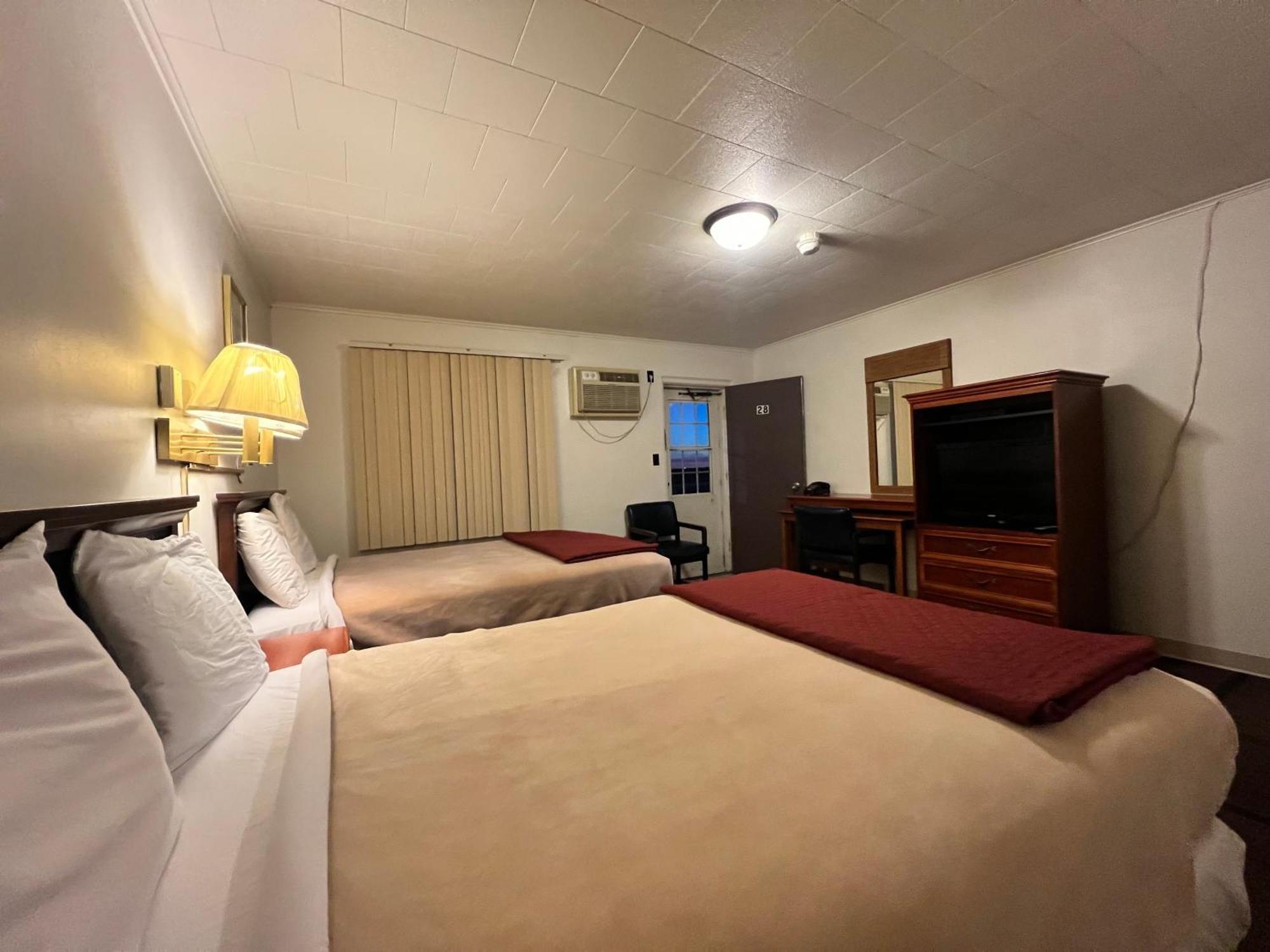 Oyo Hotel Prairie Winds Carthage Keokuk Hwy 136 Екстер'єр фото
