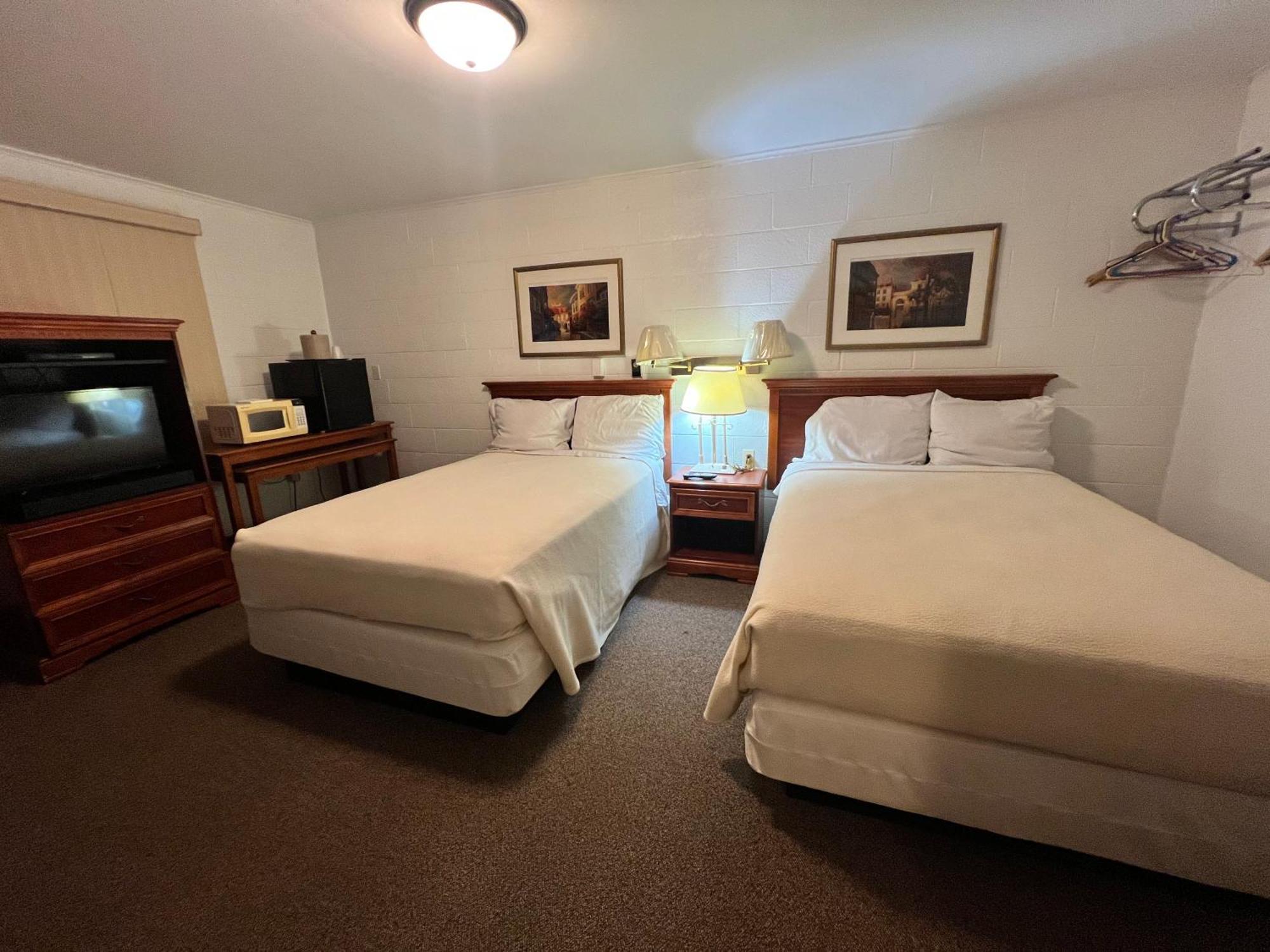 Oyo Hotel Prairie Winds Carthage Keokuk Hwy 136 Екстер'єр фото