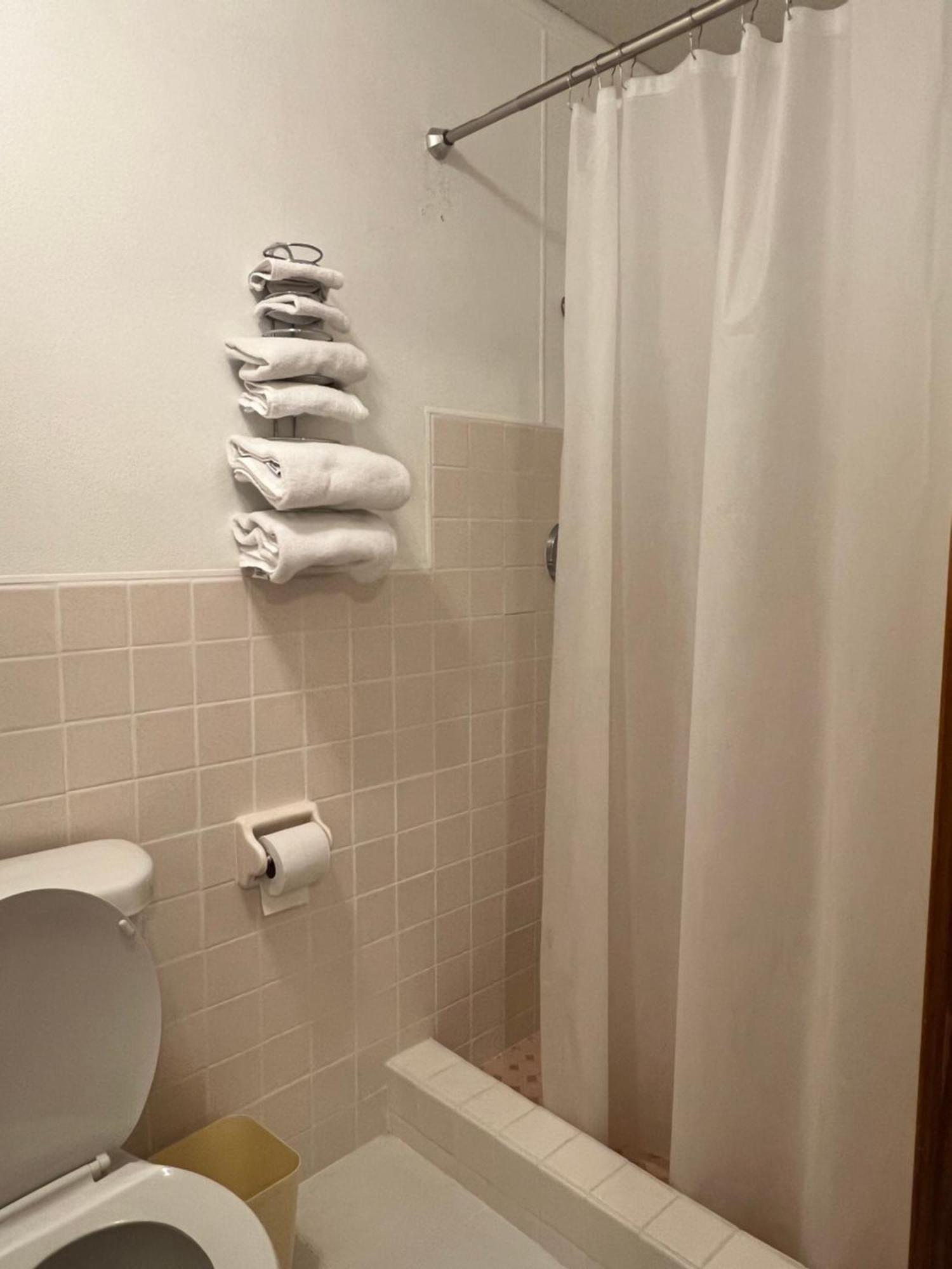 Oyo Hotel Prairie Winds Carthage Keokuk Hwy 136 Екстер'єр фото