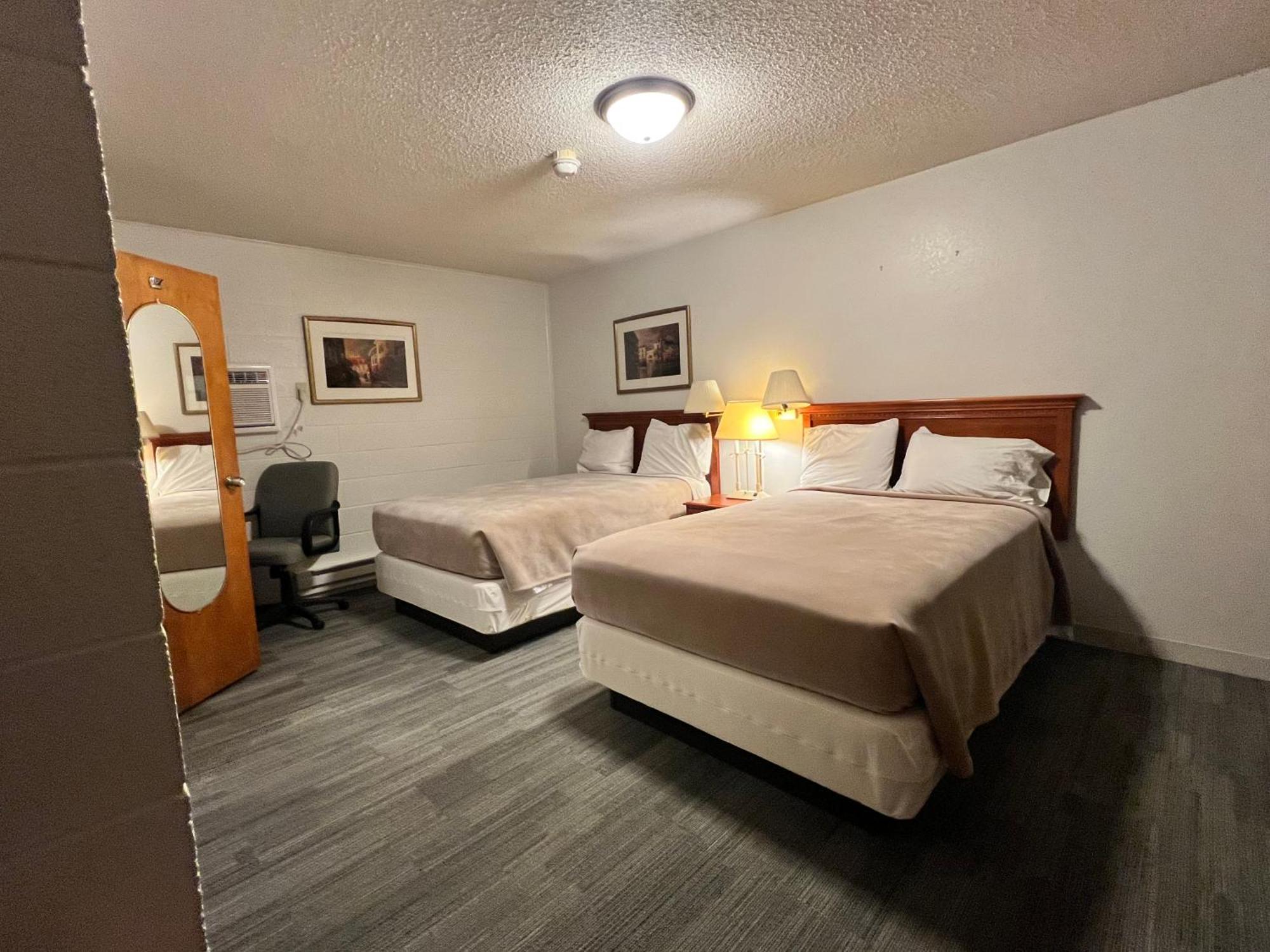 Oyo Hotel Prairie Winds Carthage Keokuk Hwy 136 Екстер'єр фото